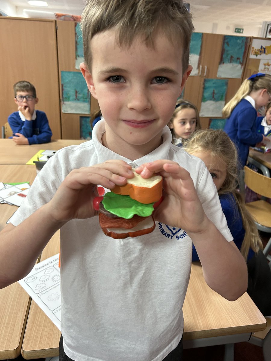 Gargieston's tweet image. Primary 2B were learning all about the different food groups. They were very quick to understand the food groups and completed all activities really well. #healthyeating #foodgroups