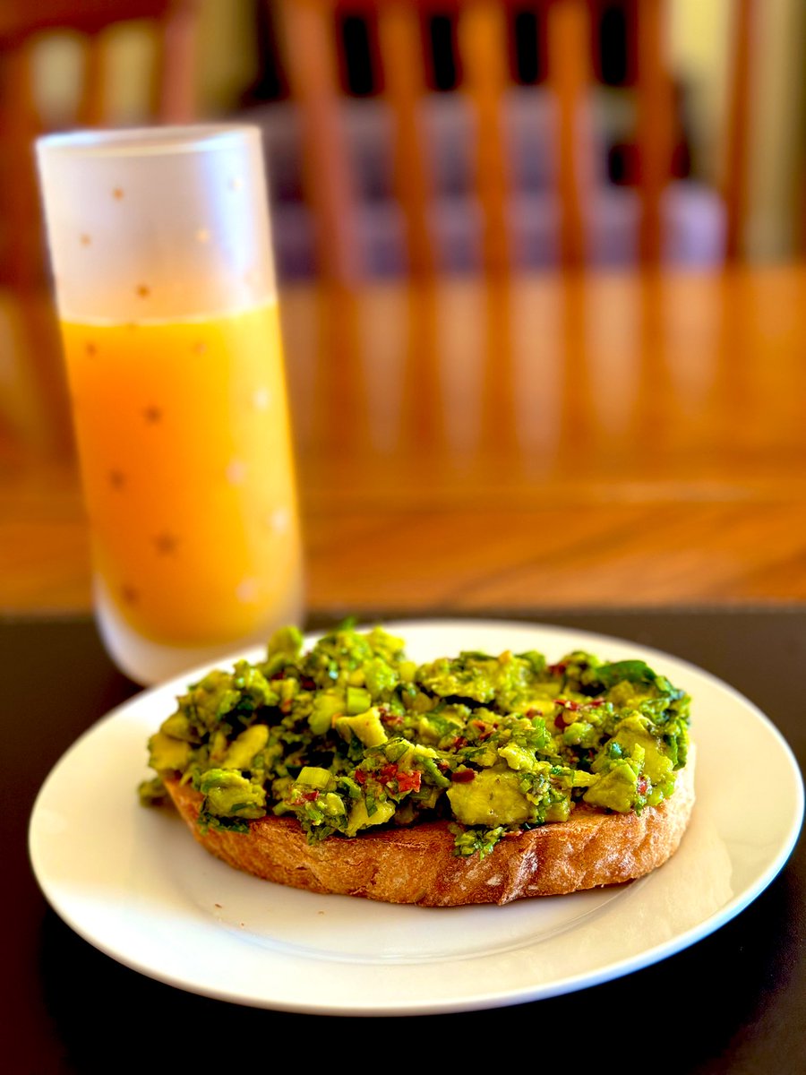 UnicrnShtMttrs's tweet photo. Morning all ye magnificent tweeps. Itβs a glorious day so I hope you can enjoy it.
Letβs start it with smashed chilli avo on sourdough & a glass of delicious fresh squeezed pulp riddled manly goodnessπͺπ
#TeamPulp https://t.co/swMM7ZJlYR