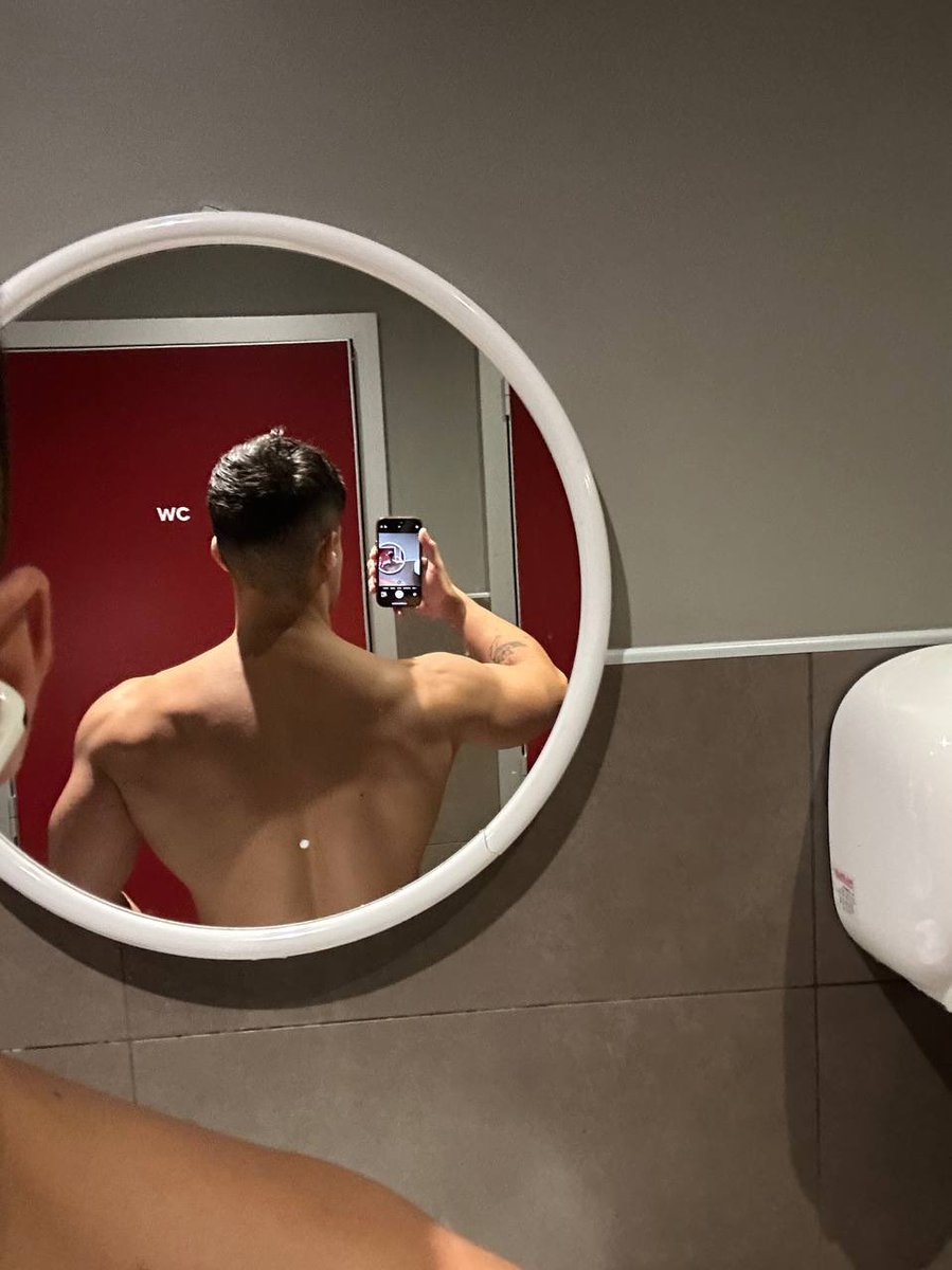 Master_Roy1's tweet image. Abbastanza per suscitare qualcosa in qualche sch*avo fedele? 

#findom #cashmaster