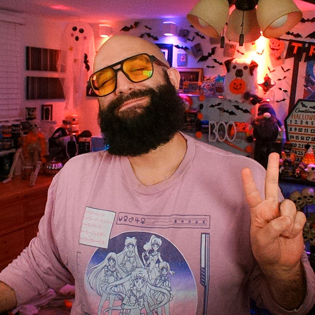 Happy Friday all!
Live on TTV &amp; YT rn.
Doing day 5 of our 1st playthrough of #SilentHill2Remake
Twitch.tv/chrisxchad
Youtube.com/@chrisxchad