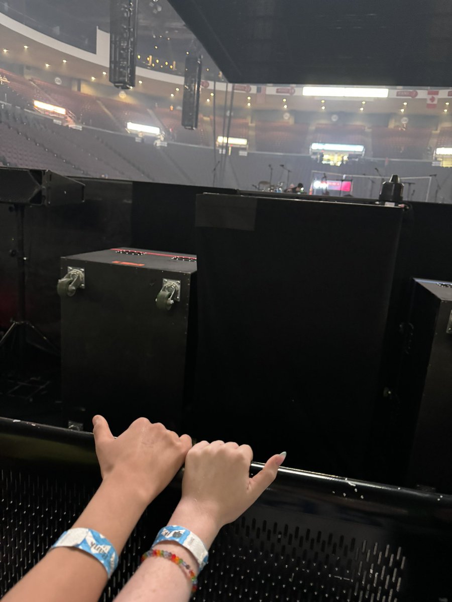 keepusatisfied's tweet image. last showwww 😭😭