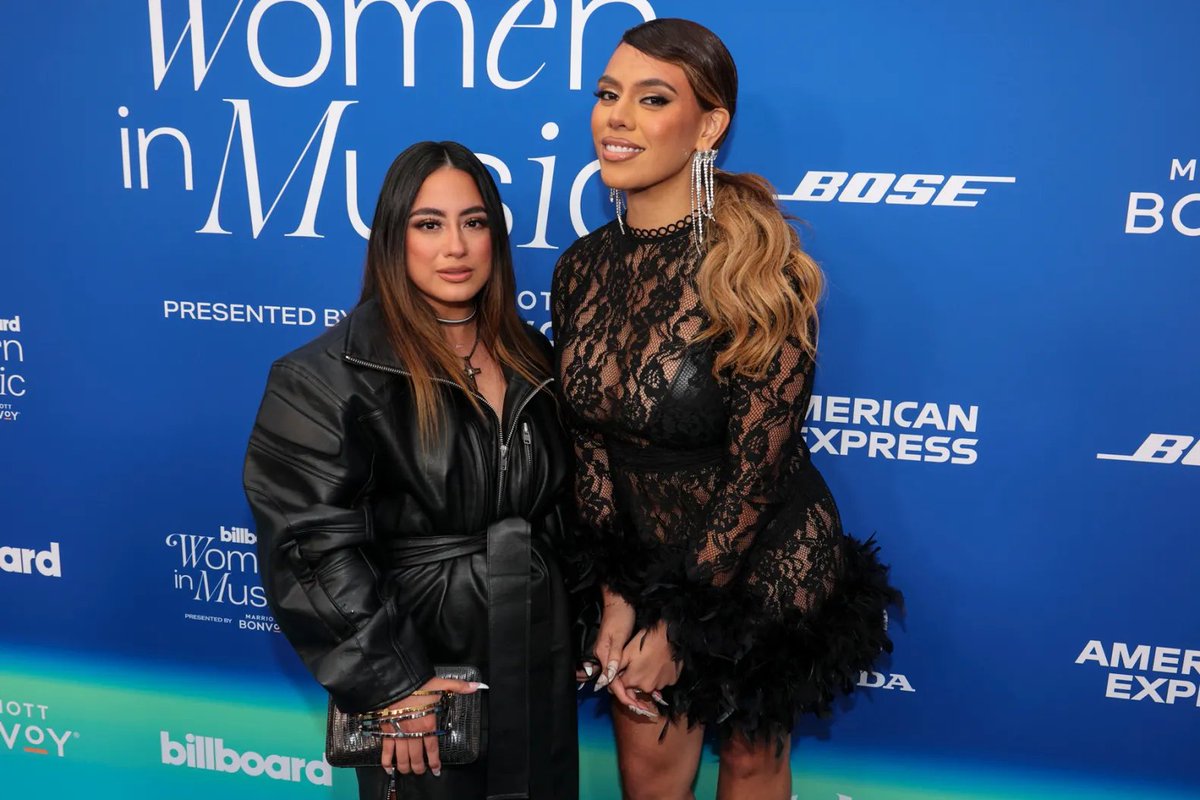 RollingStone's tweet photo. .@dinahjane and @AllyBrooke reunited onstage at the Roxy in Los Angeles to perform Fifth Harmony’s “Better Together” for the first time together since the group broke up in 2018. 

Details: https://t.co/yyuXaeQgC3 https://t.co/P7yzkwyuz9