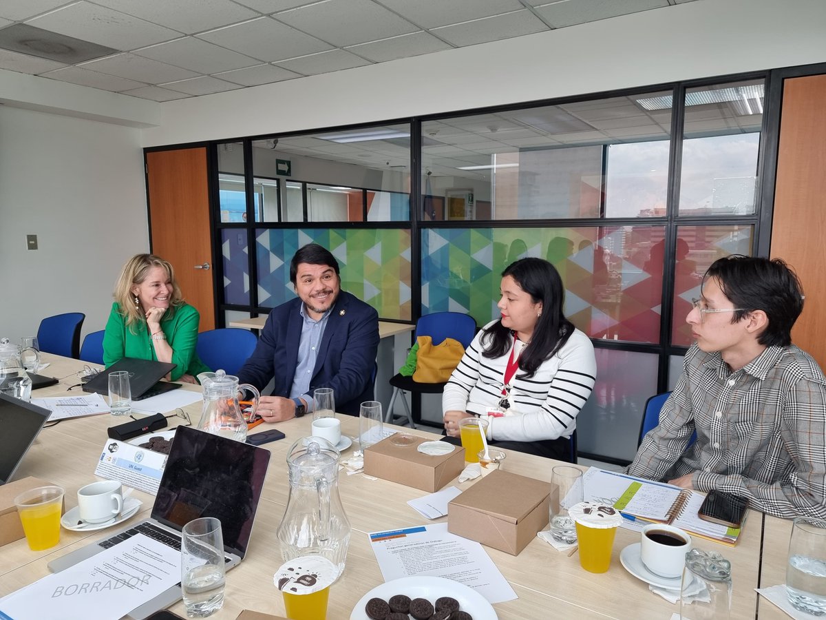UNFPAGuatemala's tweet photo. Hoy, en un espacio de intercambio con @JAxJS_ong @InvolucrateG y @AglojovenGT  hicimos un balance de los avances y retos para lograr una participación plena de las juventudes en la vida cívica y política de Guatemala 🇬🇹 💬

🤝 Con el apoyo del @UNPeacebuilding de @ONUGuatemala, estamos trabajando de la mano con colectivos y organizaciones juveniles para asegurar que las voces de las personas jóvenes sean escuchadas y que su participación significativa sea una realidad.