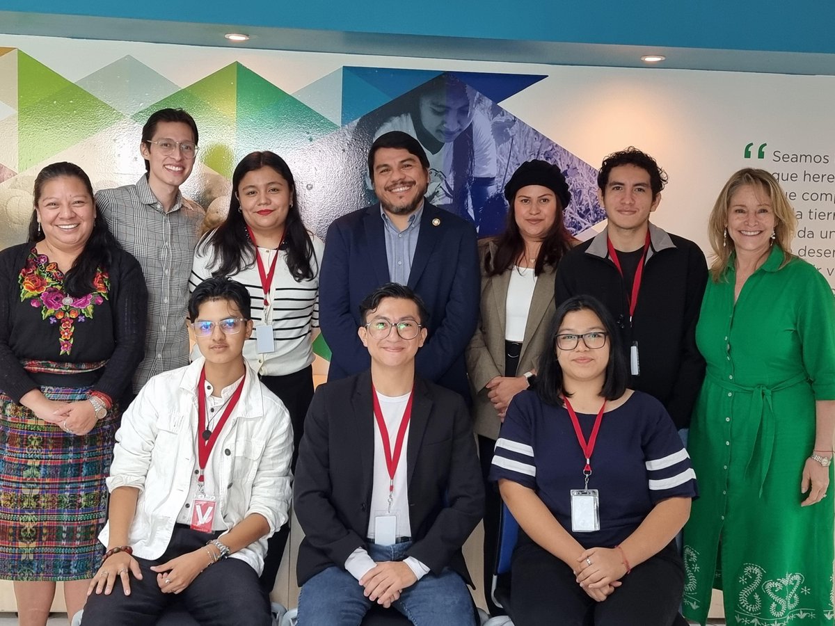UNFPAGuatemala's tweet photo. Hoy, en un espacio de intercambio con @JAxJS_ong @InvolucrateG y @AglojovenGT  hicimos un balance de los avances y retos para lograr una participación plena de las juventudes en la vida cívica y política de Guatemala 🇬🇹 💬

🤝 Con el apoyo del @UNPeacebuilding de @ONUGuatemala, estamos trabajando de la mano con colectivos y organizaciones juveniles para asegurar que las voces de las personas jóvenes sean escuchadas y que su participación significativa sea una realidad.