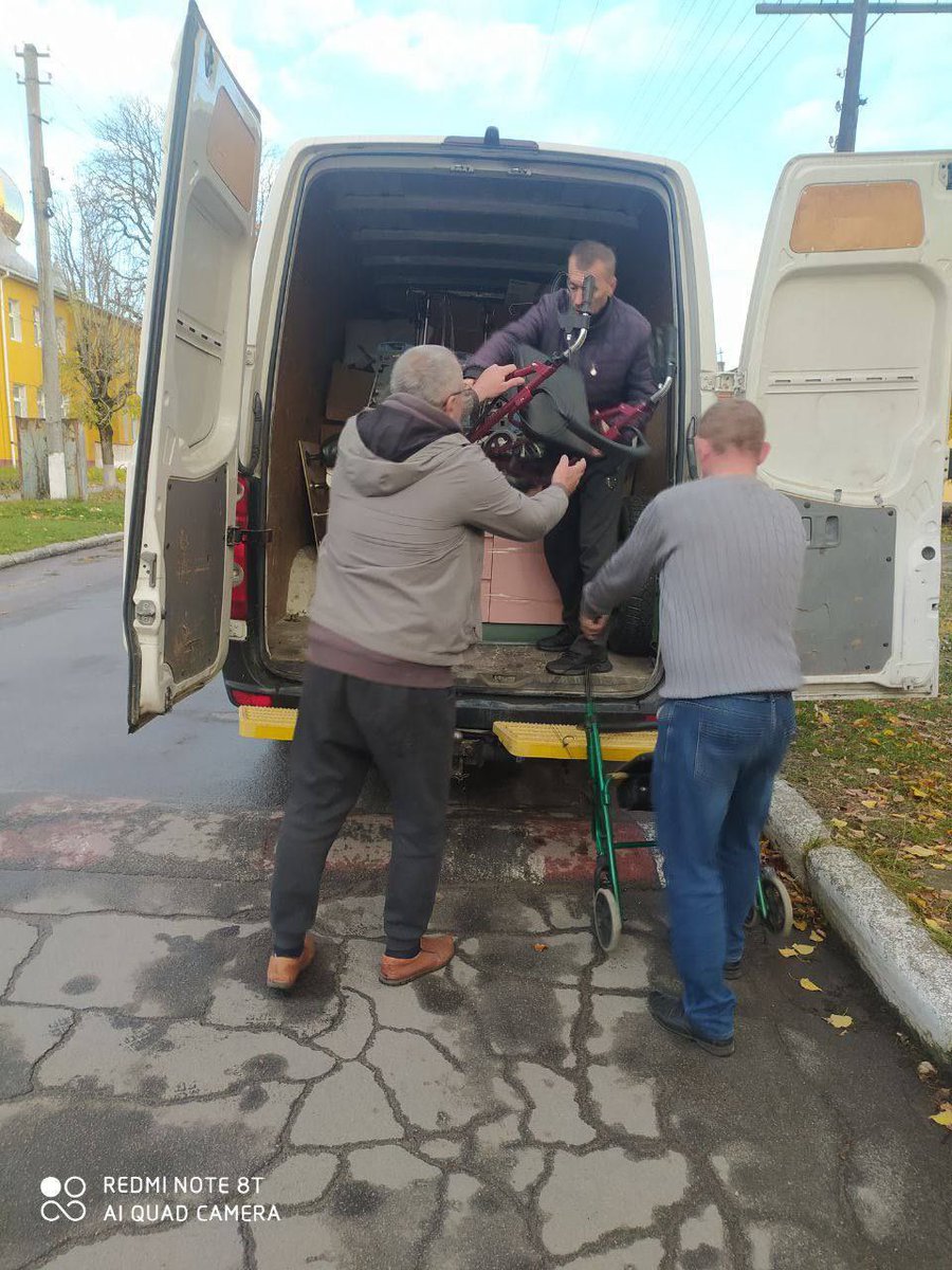 defendukraini's tweet photo. 11/06/2024 Rokytniv, Ukraine 
Rokytniv hospital, Rivne oblast  
🇨🇦❤️🇺🇦
✅ 2 of our 12 walkers
✅ 4 of our 43 pairs crutches 
( #ProjectInvictus )

Container 14 #ProjectBambino

👍 Big thanks to our partners
🇺🇦 Ukraine In Armor
🇨🇦 Ukrainian Canadian Social Services
🇨🇦 Rotary World https://t.co/uwnbIHVJWA