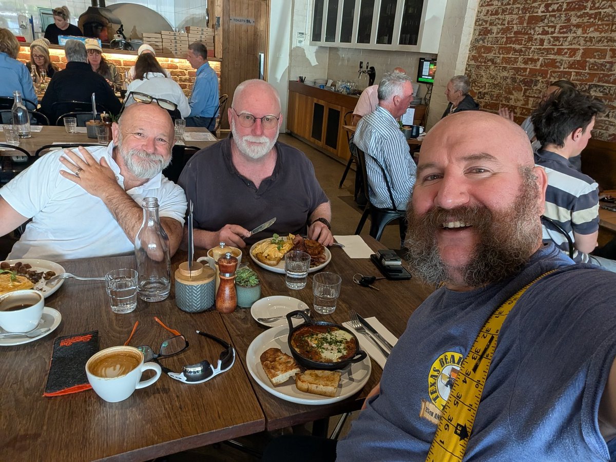beardoc's tweet image. Good morning Mansfield! Catching up with Martin and Nigel after working at Wangaratta yesterday before heading home to Sydney.