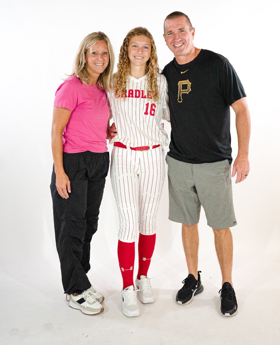 aharlan_2026's tweet photo. Go Braves!!!❤️🩶🅱️ @BradleySoftball @CoachSWillis22 @cait_bone3 @lo_gambone https://t.co/YvEzOXJ9D8