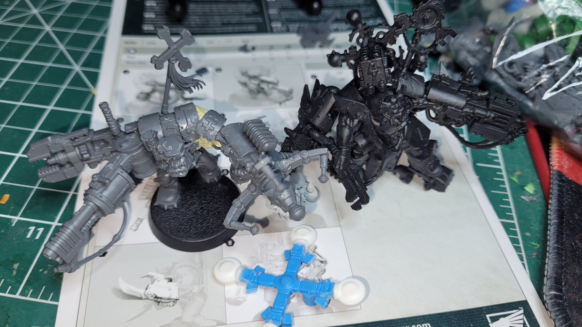 madhi19's tweet photo. #HobbyFriday kitbashing a big mek from spare parts... I need the proper base and maybe a few more bits before priming. #OrkNovember #W40k https://t.co/WyzYNCdLPx