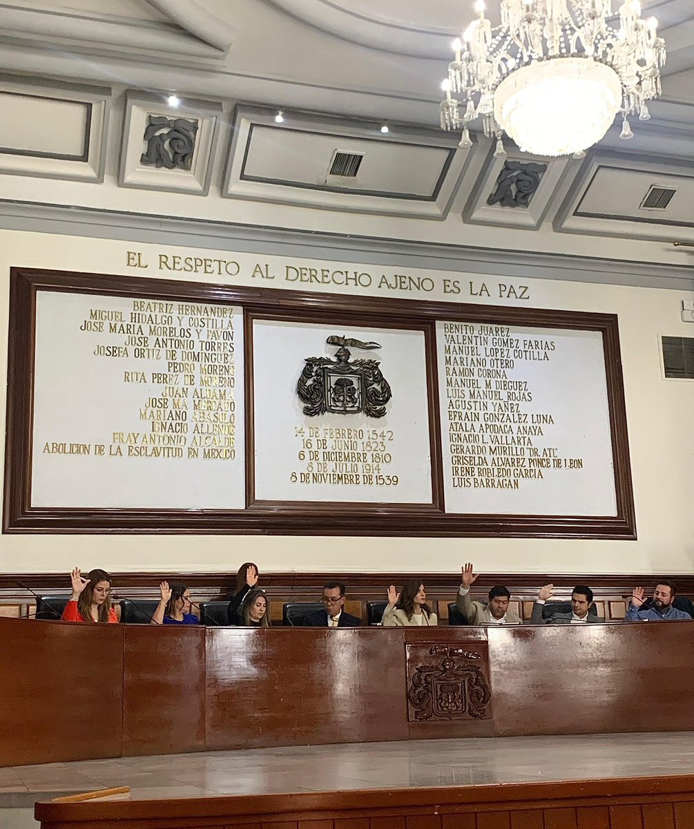 FabiolaCuan's tweet photo. El día de hoy el pleno del Ayuntamiento de Guadalajara designó a la Maestra Alejandra Guadalupe Hernández Santillán como contralora del Ayuntamiento de GDL.

Es una mujer talentosa! además de ser quien obtuvo la mejor calificación durante el proceso de evaluación 👌🏼 https://t.co/nmSh1ZFSPV