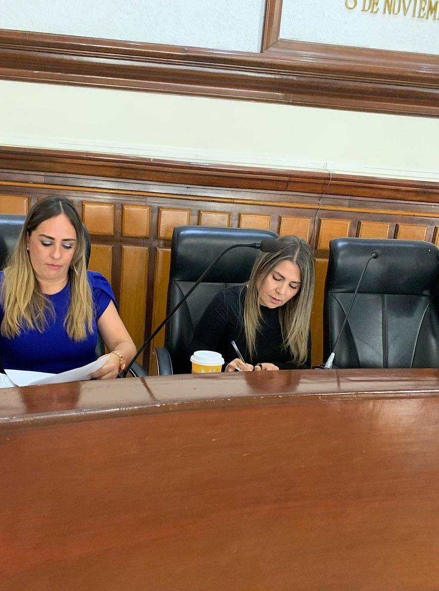 FabiolaCuan's tweet photo. El día de hoy el pleno del Ayuntamiento de Guadalajara designó a la Maestra Alejandra Guadalupe Hernández Santillán como contralora del Ayuntamiento de GDL.

Es una mujer talentosa! además de ser quien obtuvo la mejor calificación durante el proceso de evaluación 👌🏼 https://t.co/nmSh1ZFSPV