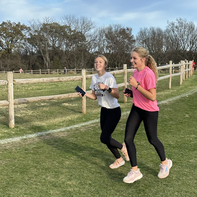 _GoCougars_'s tweet photo. Eva Logsdon is primed and ready to compete at the State Championship XC meet tomorrow at 9am. Teammate AJ Caudill ran with her today, now it's time for a carb loaded meal to get her ready. #GoCougars and #GoEva! https://t.co/nwOqGgwdrD