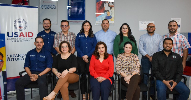 AHMaquiladores's tweet photo. En un desayuno empresarial organizado por USAID/Creando Mi Futuro Aquí @USAIDHonduras @creandohn, se reconoció el compromiso de Lear Honduras y la Asociación Hondureña de Maquiladores por abrir oportunidades de empleo y desarrollo a cientos de jóvenes hondureños #Empleo #Honduras