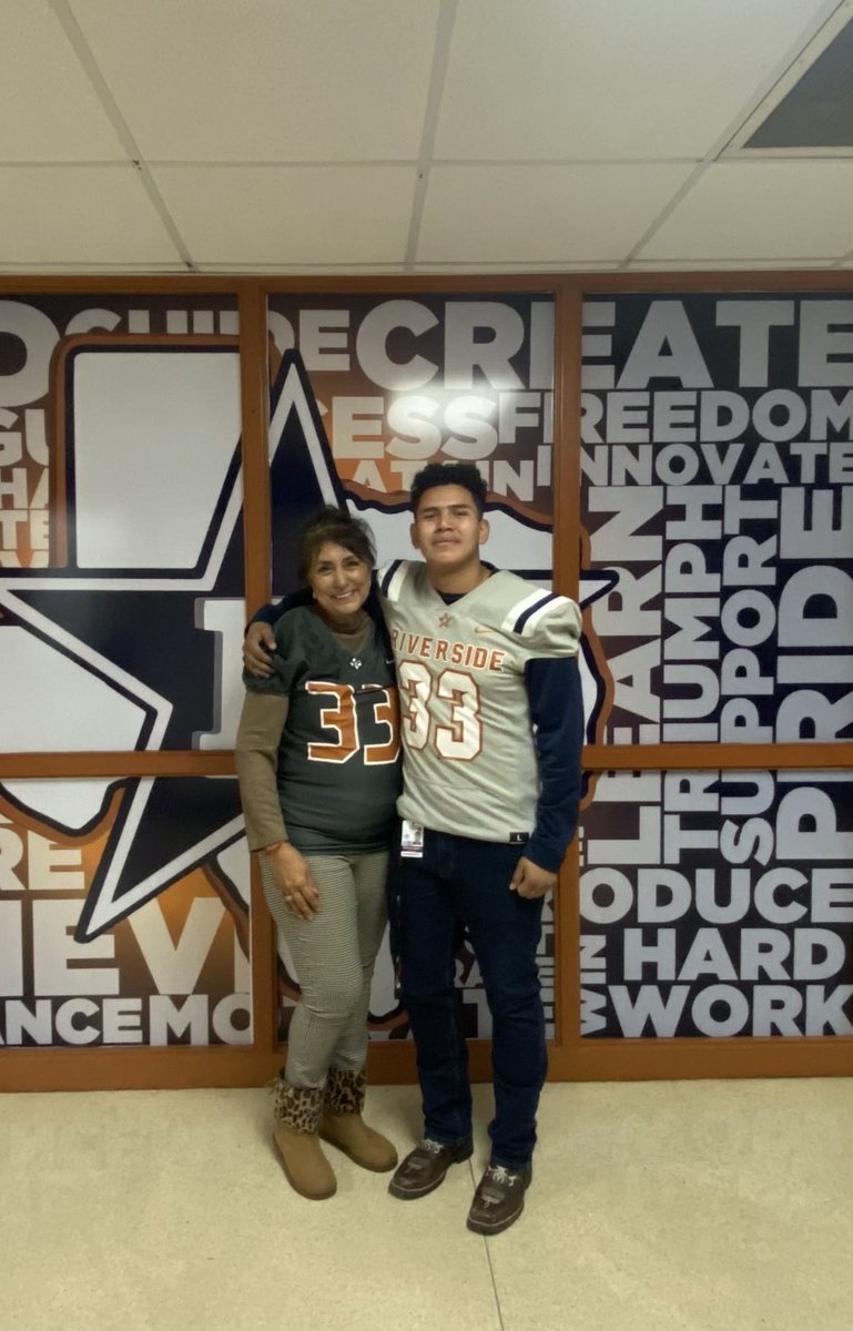 Thank youu Mrs. De La Cruz-de La Rosa for wearing my jersey today. 💙🏈🎓🧡
<a href="/rhsrangersfbs/">Riverside Rangers Football</a> <a href="/Daniel_Chavez08/">Daniel Chavez</a> <a href="/Rangers_2025/">RHS_c/o2025</a>