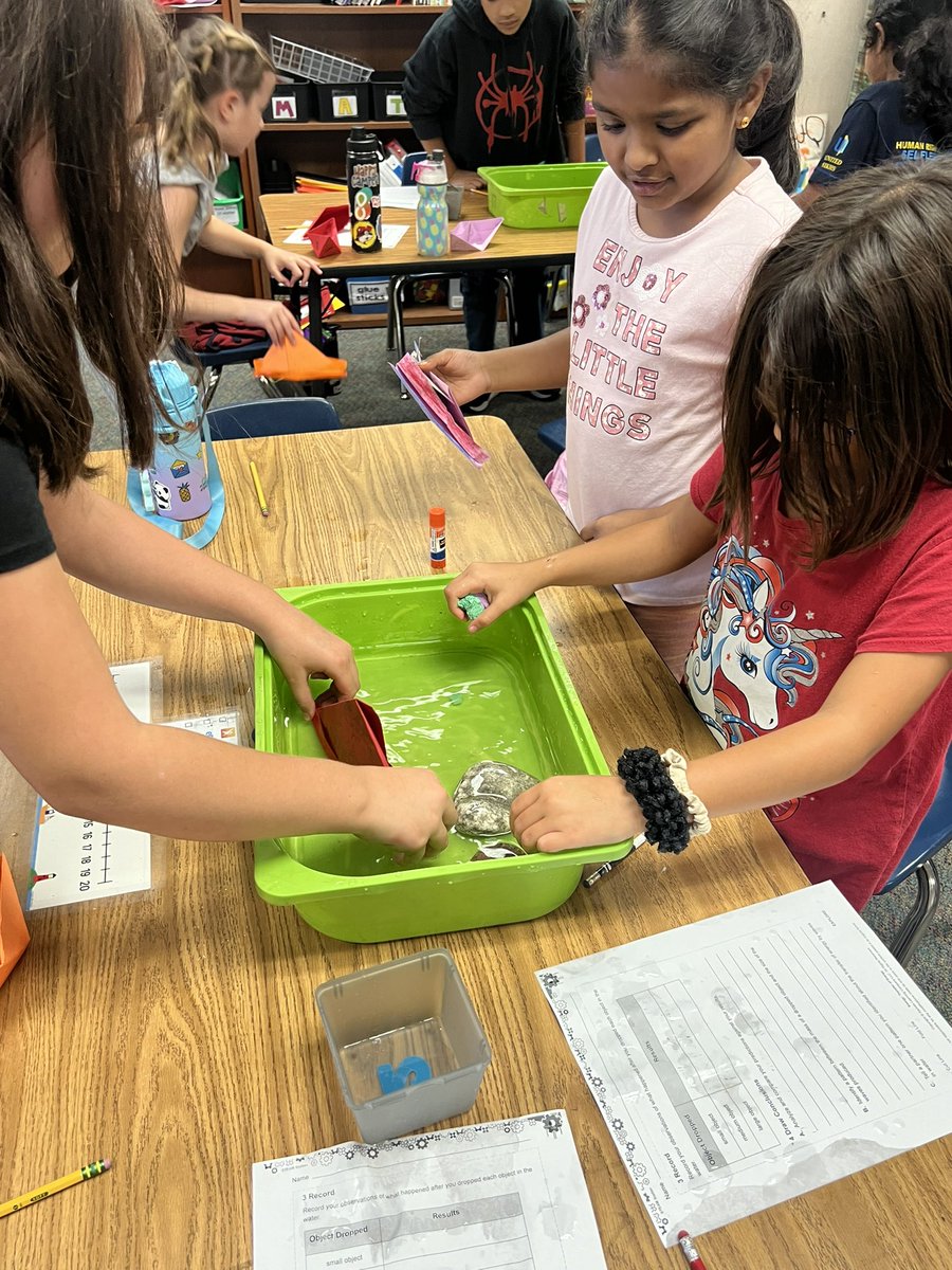 Energy transfer investigation in 4th grade science today! These students tested the transfer of energy from the waves to the boats. Happy National STEAM Day! #sciencerocks <a href="/McGowenES/">McGowen Elementary</a> <a href="/McKinneySTEAM/">MISD STEAM</a>