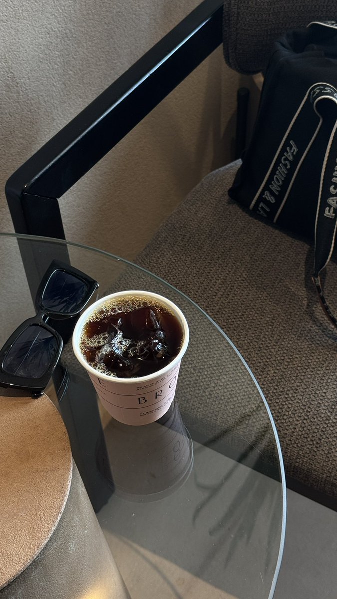 moxweo's tweet photo. انت و الكافيين ،كافين🤍
#قهوة_المساء https://t.co/xIQBiEMeVm