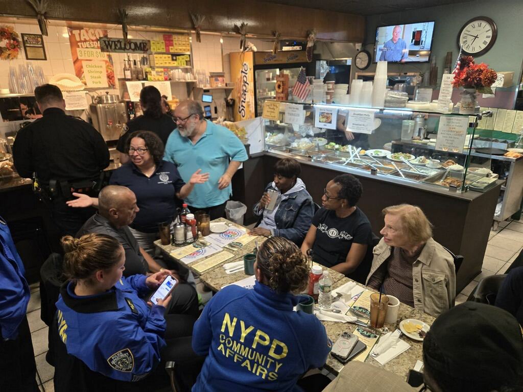 NYPD52Pct's tweet photo. Special thanks to Webster Cafe and all of our Community Members who came out to participate in our "Breaking Bread, Building Bonds" event. #NYCBreaksBread @stophatenyc https://t.co/dakNCym5A8