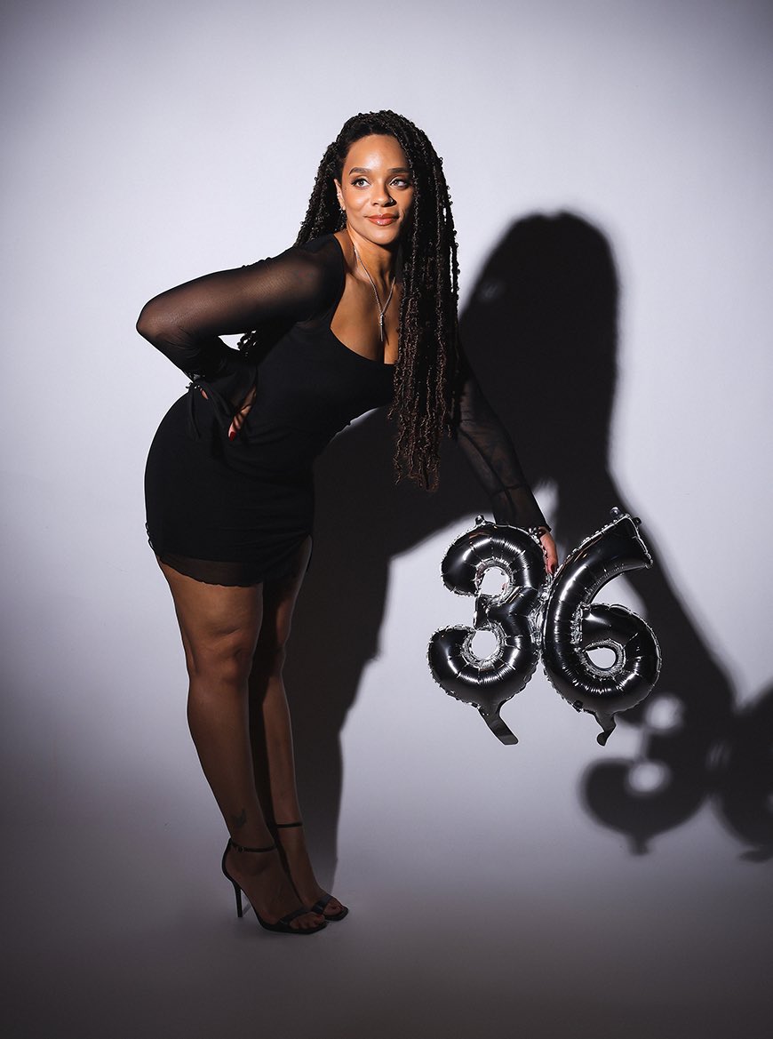 alicewolvess's tweet image. Do I look 36? 😈🎉♏️🐺
