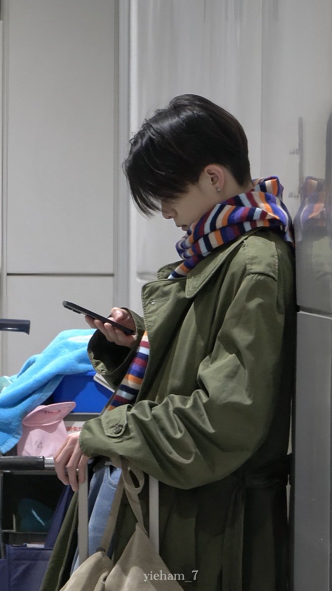 my_youth820's tweet photo. 「改札抜けたとこいるよ」アングルきた、😭 https://t.co/hG5ZpEN9Ac