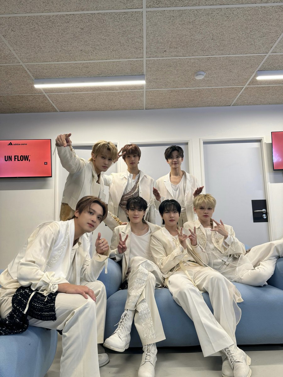 NCTsmtown_DREAM's tweet photo. 파뤼스!!!!!!🥹
오늘 공연 너무 재미있었습니다!!
아침에 조금 컨디션 안 좋고 힘들었는데 여러분 보니까 진짜 좀 괜찮아졌어요.. 
고마워요 내일도 잘 부탁드릴게요!

Paris!!!!!!🥹
J’ai adoré le concert de ce soir!!
Ce matin j’étais pas trop en forme mais je vais mieux après vous avoir vus.. 
Merci beaucoup et j’espère que vous serez bien demain aussi!

#JISUNG
#NCTDREAM #THEDREAMSHOW3
#NCTDREAM_THEDREAMSHOW3
#NCTDREAM_WORLDTOUR
#NCTDREAM_THEDREAMSHOW3_PARIS
#TDS3inPARIS