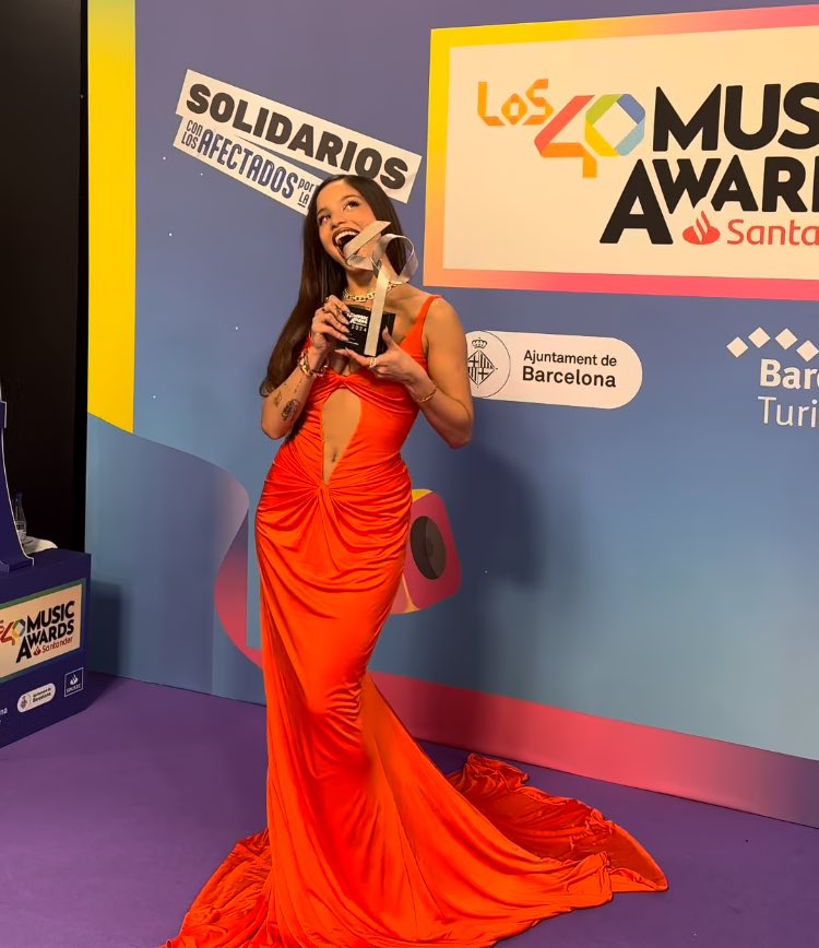 estoy muy orgullosa de ti, la mejor siempre, te amo miamor💘 <a href="/emimernes_/">emilia</a>