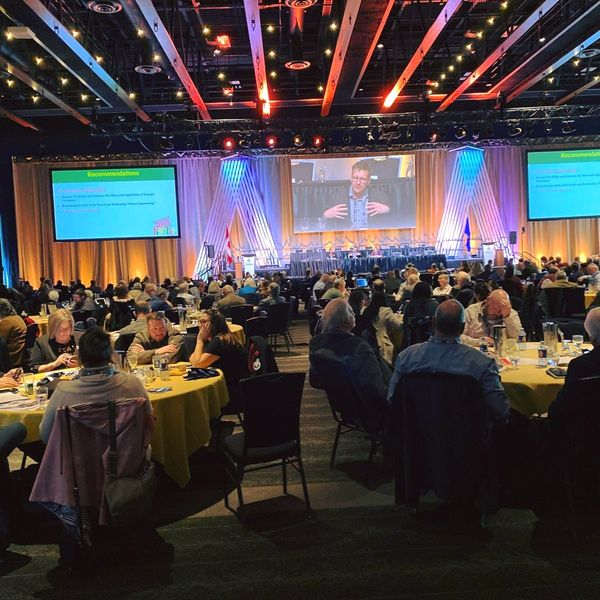 heathersweetab's tweet photo. I had a fantastic time this week at the @RuralMA Fall Convention! I enjoyed meeting with local leaders of rural Alberta and hearing about what is important to their communities.
#abag #ruralproud #ruraleconomicdevelopment https://t.co/yRxPWII2D8