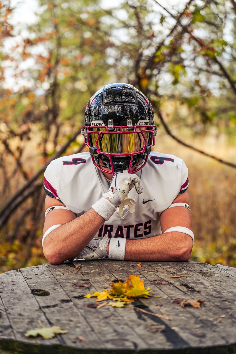 WhitworthFB's tweet photo. ⚫️⚪️🔴 for our last away regular season game of the year🏴‍☠️ https://t.co/Ax14scP1jC