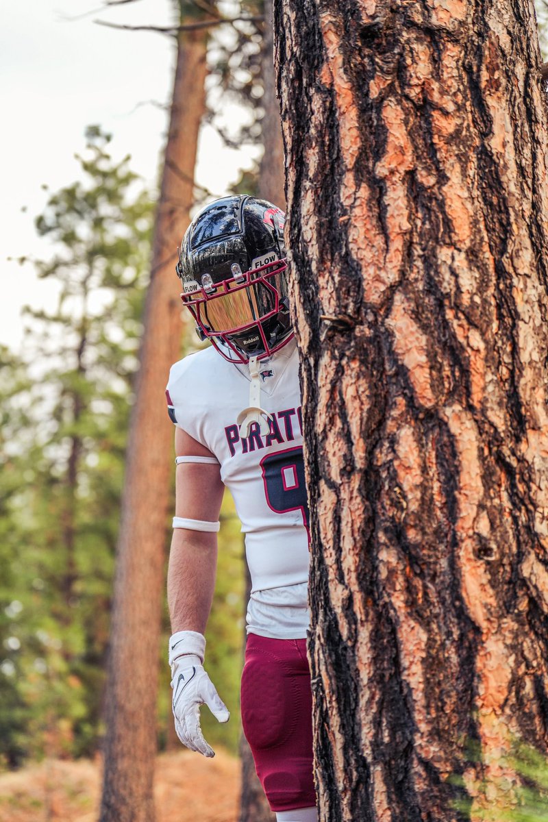 WhitworthFB's tweet photo. ⚫️⚪️🔴 for our last away regular season game of the year🏴‍☠️ https://t.co/Ax14scP1jC