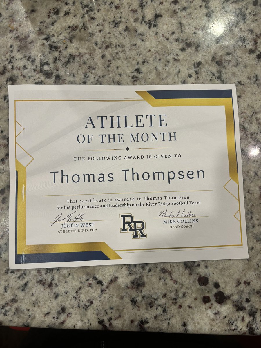 ThomasThompsen's tweet image. Honored to be selected for athlete of the month!
@MikeCollins05 @tslester6 @CoachLeviBrown @KnightNation_09