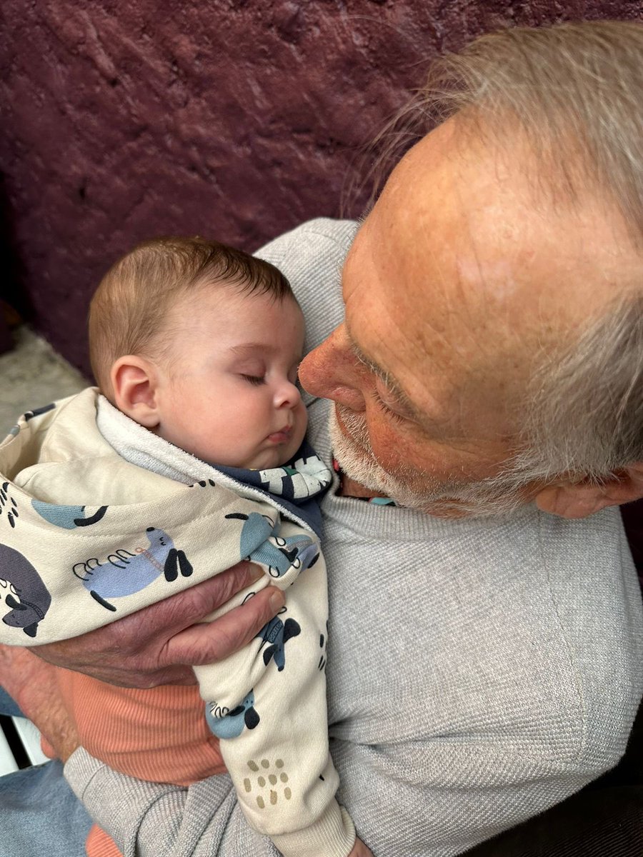 Patrick28024162's tweet photo. @Jonny_artist I’m doing ok,trying to look after myself and Toby. Probably going to live in Santiago at the end of January to be closer to my son and Kai he lifts my spirit so much https://t.co/ifvOREo3gq