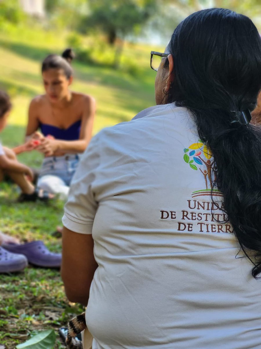 URestitucion's tweet photo. La #URT Putumayo realiza grupo focal con mujeres en el marco del estudio de caracterización de la comunidad Nasa Kwesx Kiwe, del municipio de #PuertoAsís, que pretende conocer las afectaciones de esta población durante el conflicto.🌳✅ https://t.co/nj0HC8OM5U