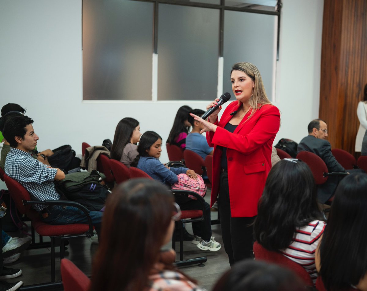🤓¿Como funcionan los presupuestos en el sector público? 

Fue un privilegio impartir una charla magistral sobre las finanzas públicas en la <a href="/UCatolicaCuenca/">Universidad Católica de Cuenca</a>. Tuve la oportunidad de responder inquietudes, compartir aciertos obtenidos en mi trayectoria y profundizar en el