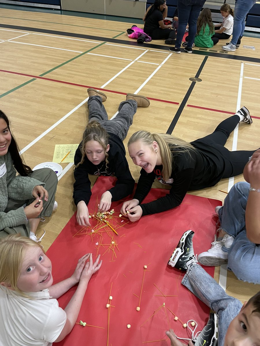 OQNennDavid's tweet photo. #OQMS student council students working on their leadership skills on a Friday night! #SD113a #IAJHSC https://t.co/6CKl0pF3pg