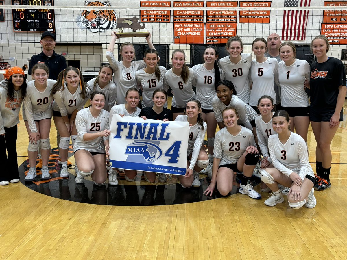 🏐Ipswich Volleyball is moving on to the D4 Final Four! 

Congratulations to East Bridgewater on a well played and hard fought march this evening! <a href="/MIAA033/">MIAA</a> 
#GoTigers