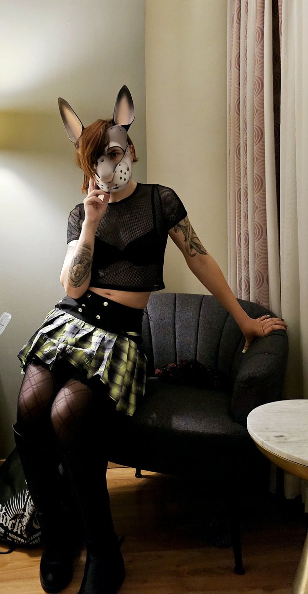 Toboe69OwO's tweet image. Tired bunny 

Hood from @GrungeBunnyGear