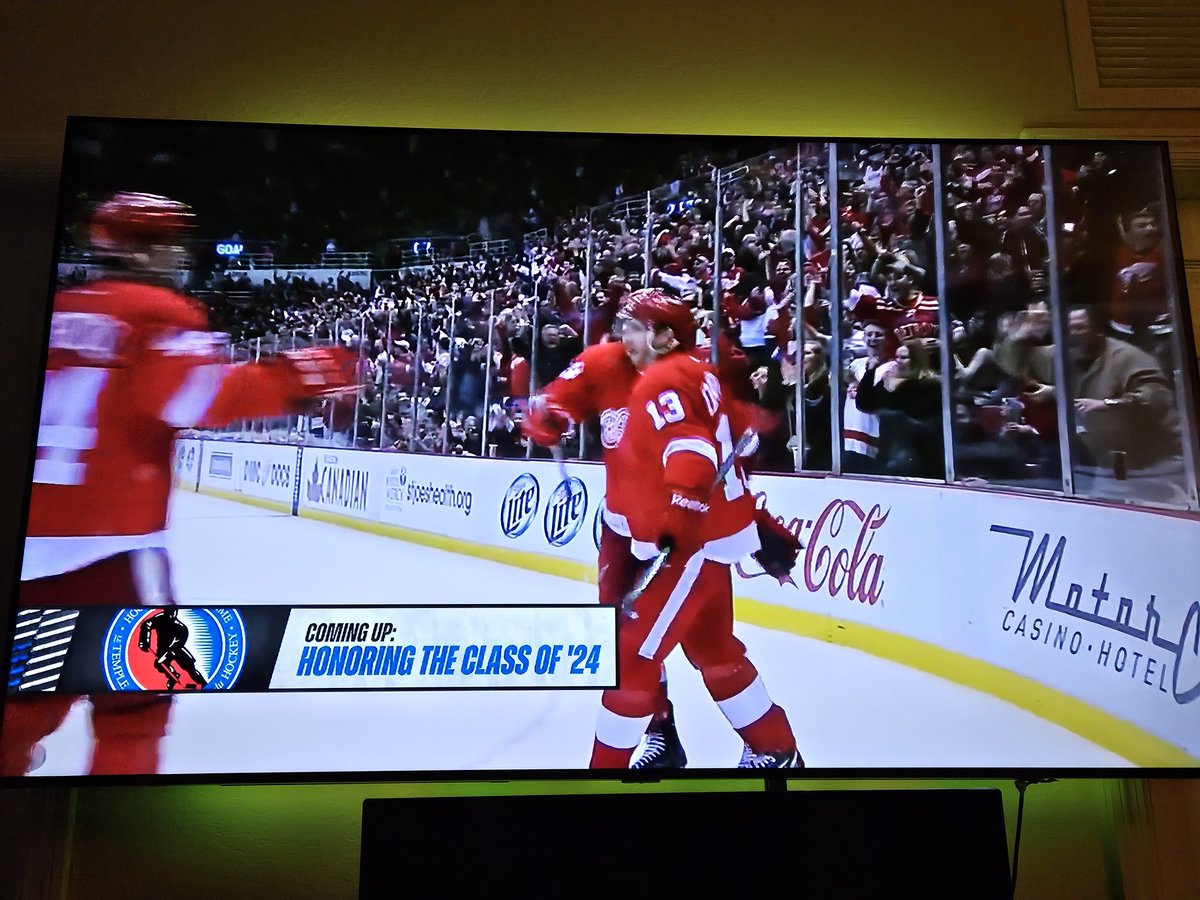 celli5219's tweet photo. #LGRW CONGRATS TO PAVEL GOING INTO THE HALL OF FAME #HALLOFFAMER @Datsyuk13 @DetroitRedWings https://t.co/TooDpPiVYn