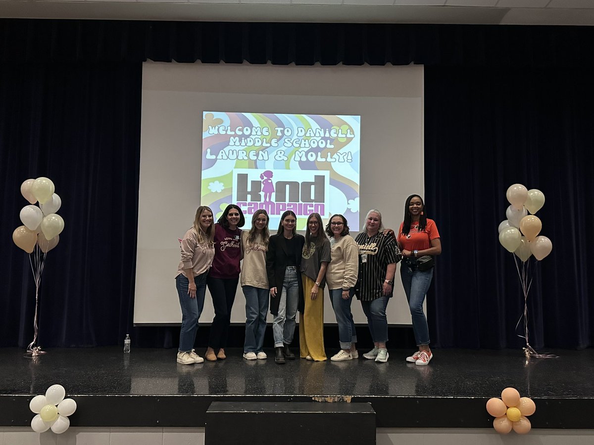 AmyStump6's tweet photo. JJ Daniell girls loved the Kindness Campaign today!  It’s always cool to be Kind!@JJ_DaniellMS @CobbSchools https://t.co/j4k10yk0I3