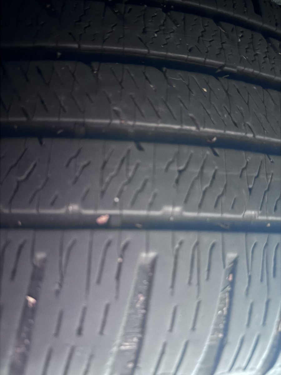 ClovertheGSD's tweet photo. @VredesteinTires is this normal? And is it normal for your company to blow off customers? https://t.co/N049XMRa1x