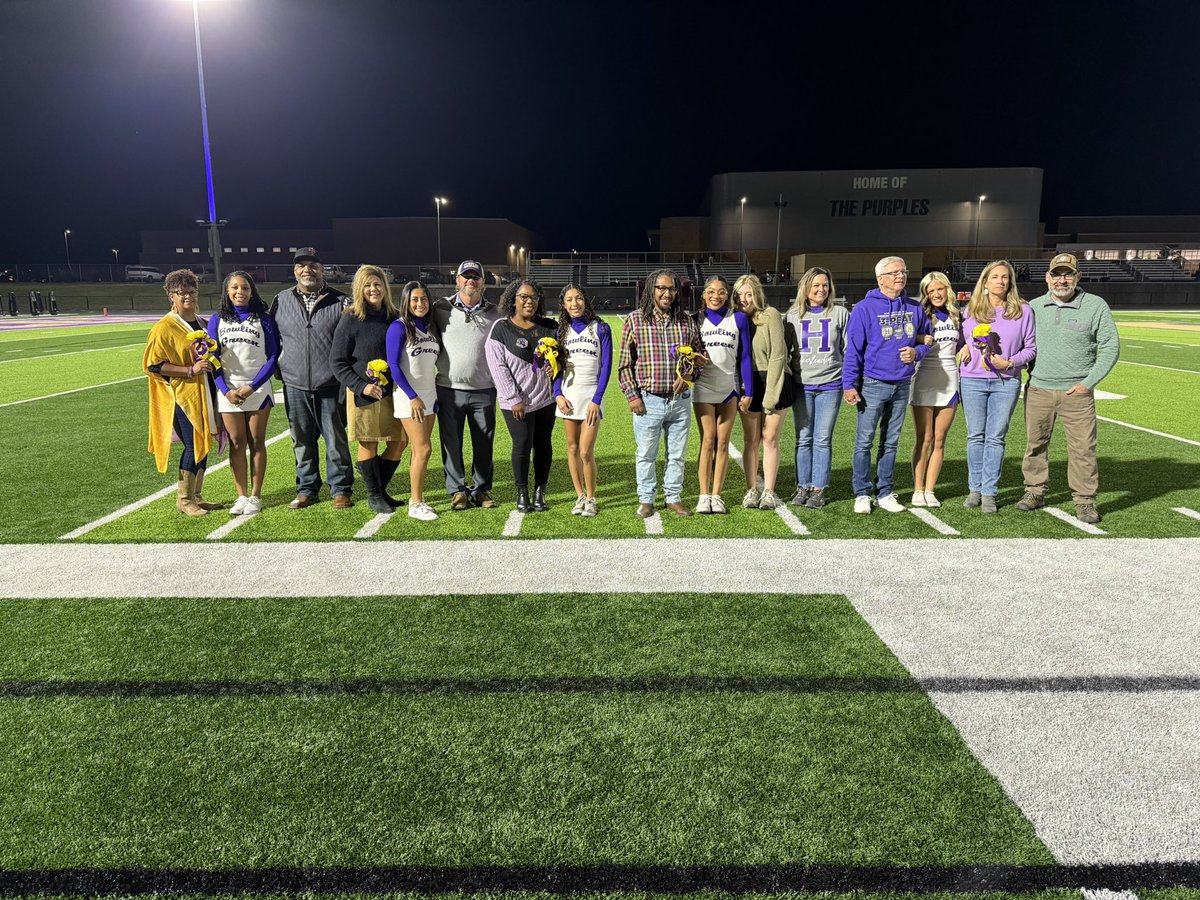 BGHSPurplesNews's tweet image. It’s Senior Night for the 3-time defending State Champs @BGHS_Cheer! Good luck to the cheerleaders tomorrow as they have their Regional Competition. Thank you to all of our Seniors!