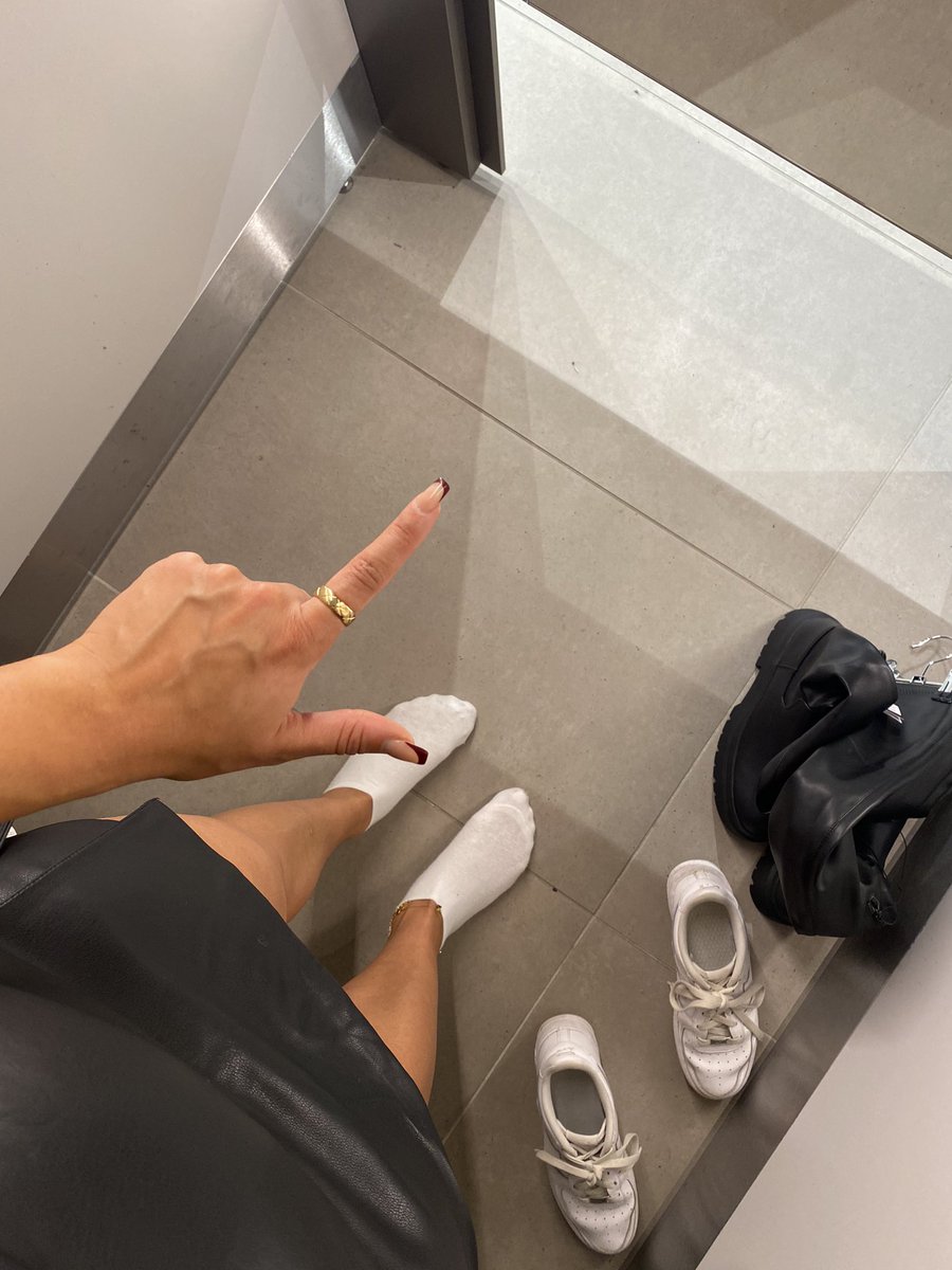 Die Goddess hat sich heute wieder gegönnt be Shopping, welcher Kek drückt ab um mir meine Ausbeute zu finanzieren 😈😛? 

findom, Herrin, Geldsklave, geldherrin, sockensklave