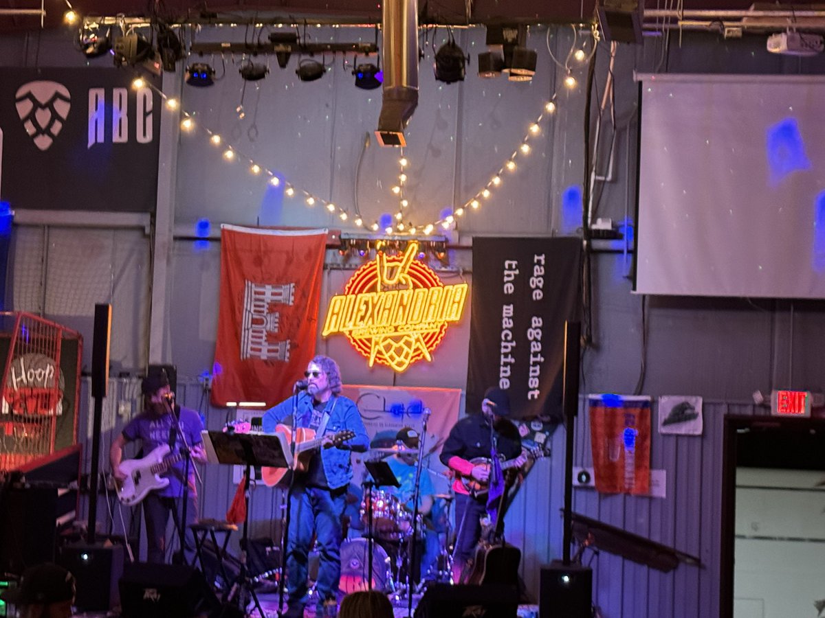 kyleahurd's tweet image. @JamBandJovi live at @ABCBrewing