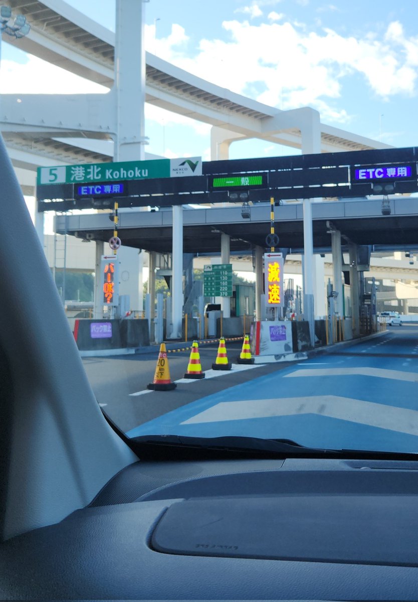 moon_FoZZ's tweet photo. 男三人でDreaming Drivingしてる https://t.co/sN2TLxHWZD