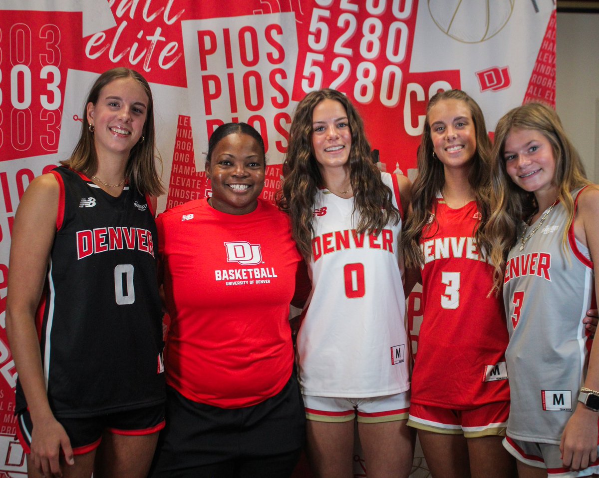 katefuessel's tweet image. Stay home?? 

After a great unofficial visit with @DU_WHoops , I am excited to receive an offer! Thank you @doshwoods @Coach_DUBS @CoachMiles5 @CoachMDent @coachty_trummer 
￼