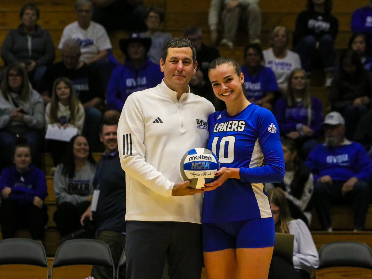 GVSUVOLLEY's tweet photo. 1,000 assists: ✅
1,000 kills: ✅
1,000 digs: ✅

We started the night honoring Jordyn Gates for reaching 1,000 career kills, and we ended the night with Gates reaching 1,000 career digs! She now has over 1,000 career assists, kills, and digs! 🤯

#AnchorUp https://t.co/6lVGaXXiaO