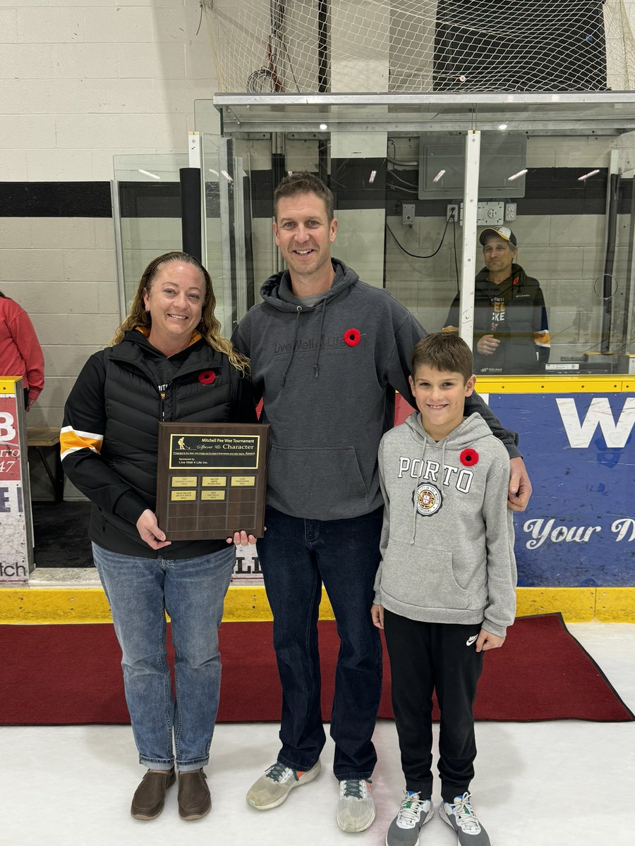 Congratulations to Karen Linton. U13 Tourney Livewell4Life Community Character Award winner. Karen has been on the executive for 4 years and has recently become a leader for the U13 tournament and continues to give back to her community in a number of ways.