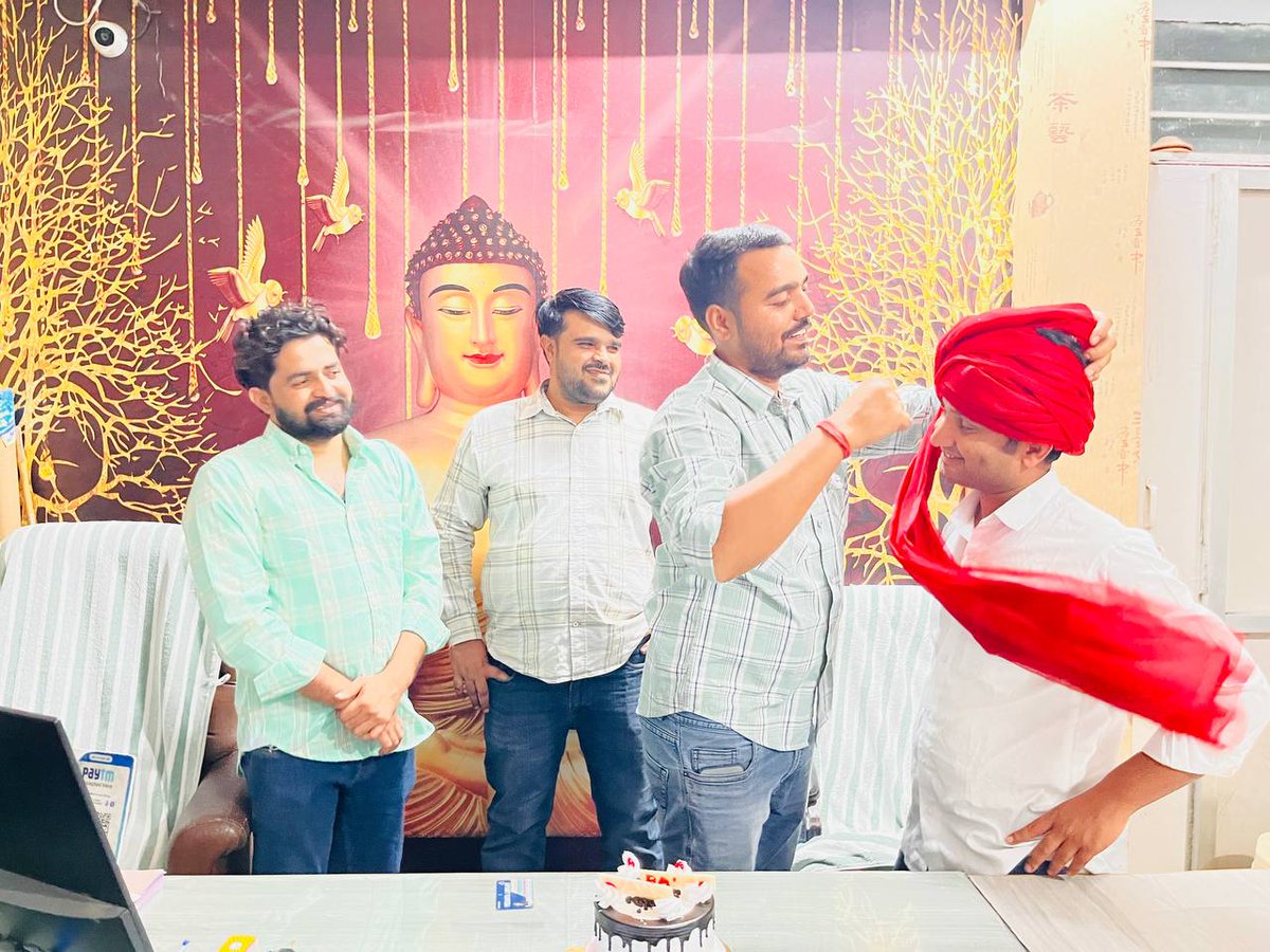 SDM भागचंद जी को जन्मदिवस की हार्दिक शुभकामनाएं। 
मुझे और वेदांता परिवार को अत्यंत खुशी हुई कि हमारे यहां पढ़कर RAS (SDM) मुकाम पर पहुंचे।