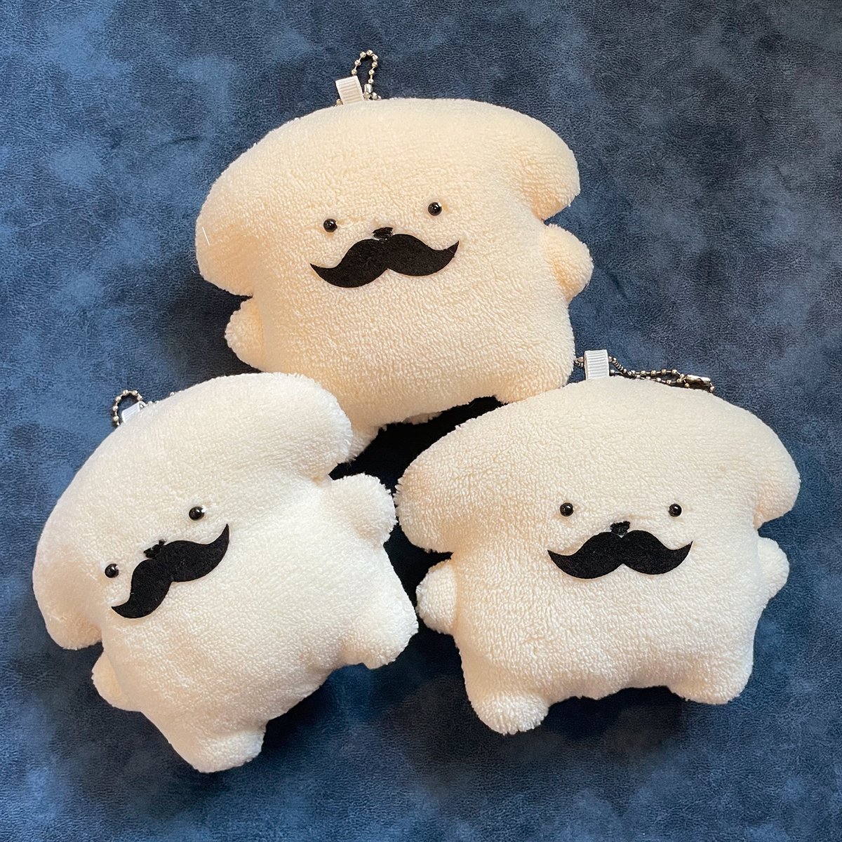 mofuinu's tweet photo. #デザフェス60 に出展します！

一緒におでかけしたり、おうちにいたらきっと毎日が楽しい。
「もふいぬ」は、あなたのそばにいて微笑んでくれる
マイペースな子犬のぬいぐるみたち。

【出展日】11/16-17両日
【出展名】もふいぬ
【ブースNo.】J-43,44(南館1F)
#デザフェス60リポスト
@designfesta https://t.co/Iyzba4Bxgz