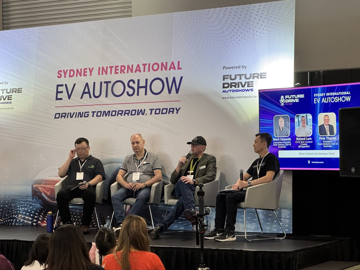ScottHutchings's tweet photo. Quality panel at the #evautoshow @LudicrousFeed https://t.co/XgtS24kLFn