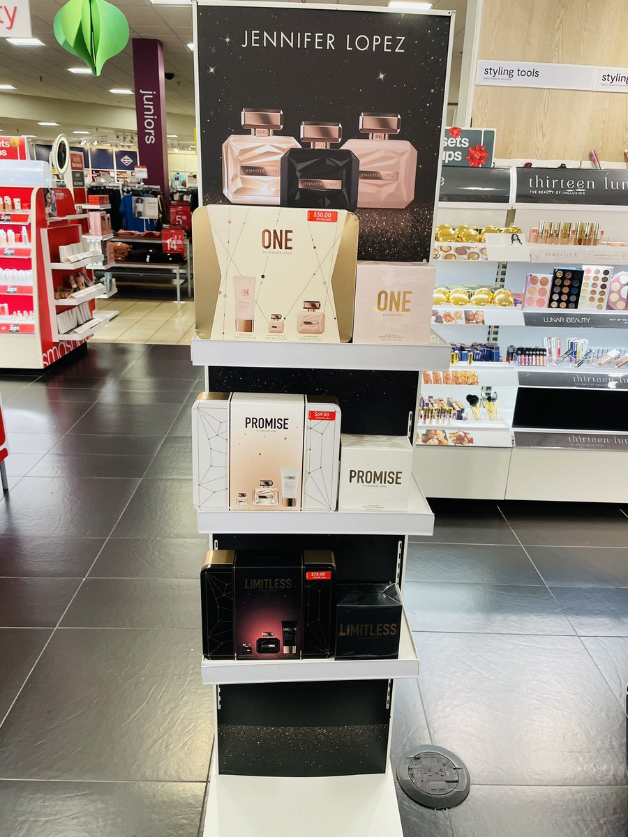 brandonbyrd87's tweet photo. 👀 SPOTTED in @JCPenney beauty dept.😍✨
LOVING this NEW @JLo fragrances display stand so much…I’m soooo glad they had the NEW #Limitless 3-piece perfume set…I just had to treat myself to that while out doing some Christmas🎄shopping!!!! 🛍️
#JLover💖
#IAmLimitless⭐️⭐️⭐️⭐️⭐️ https://t.co/dFRuTco6Bn