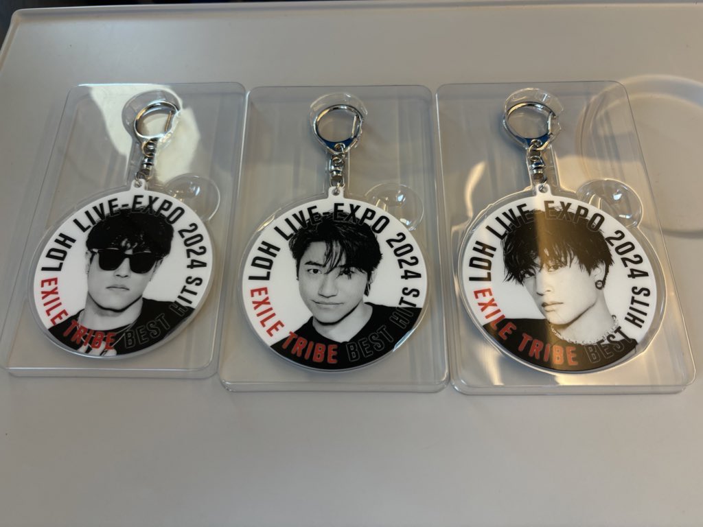 tyyykn's tweet photo. GENERATIONS 2.0 GENE ジェネ グッズ フラッグストラップ　アクリルスタンド　アクスタ　ガチャ　交換

【譲】画像のもの
【求】佐野玲於（同種以外も可）
　　EXPOアクリルキーホルダーは同種佐野、片寄またはイニシャルチャーム佐野、片寄

会場で交換可能です。ご連絡お待ちしております。 https://t.co/3eTxDzcYNh