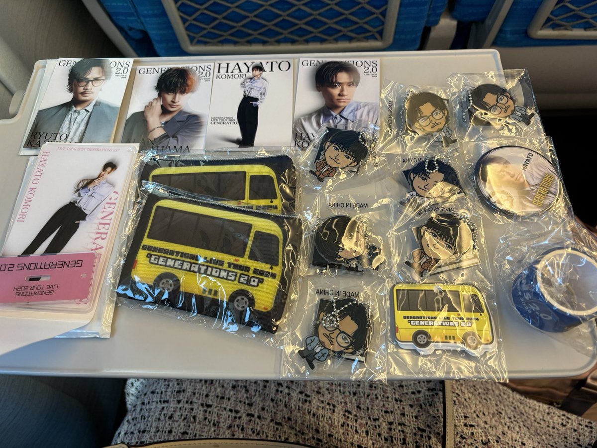 tyyykn's tweet photo. GENERATIONS 2.0 GENE ジェネ グッズ フラッグストラップ　アクリルスタンド　アクスタ　ガチャ　交換

【譲】画像のもの
【求】佐野玲於（同種以外も可）
　　EXPOアクリルキーホルダーは同種佐野、片寄またはイニシャルチャーム佐野、片寄

会場で交換可能です。ご連絡お待ちしております。 https://t.co/3eTxDzcYNh